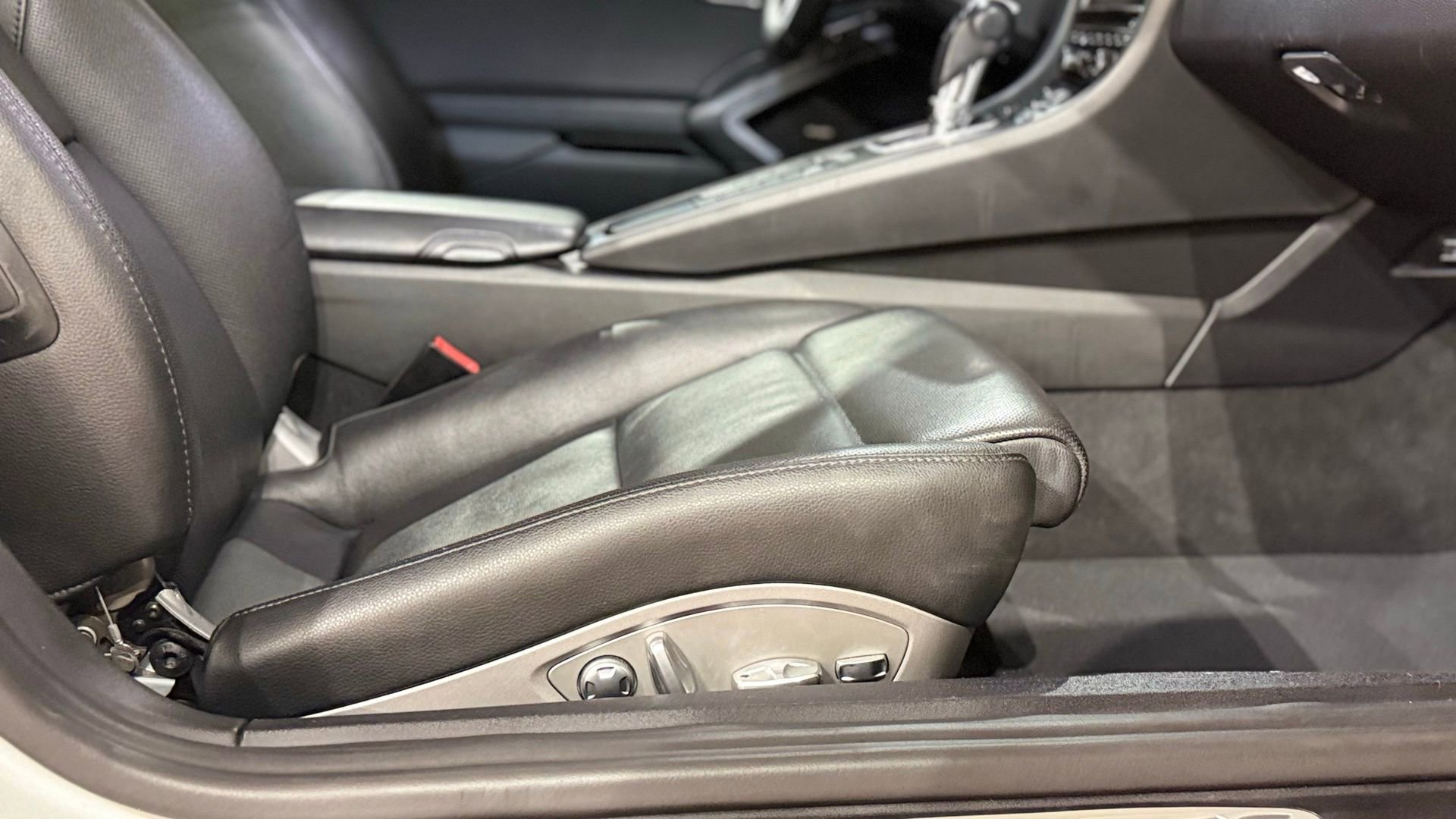 Used 2014 Porsche 911 Carrera 4S image 41