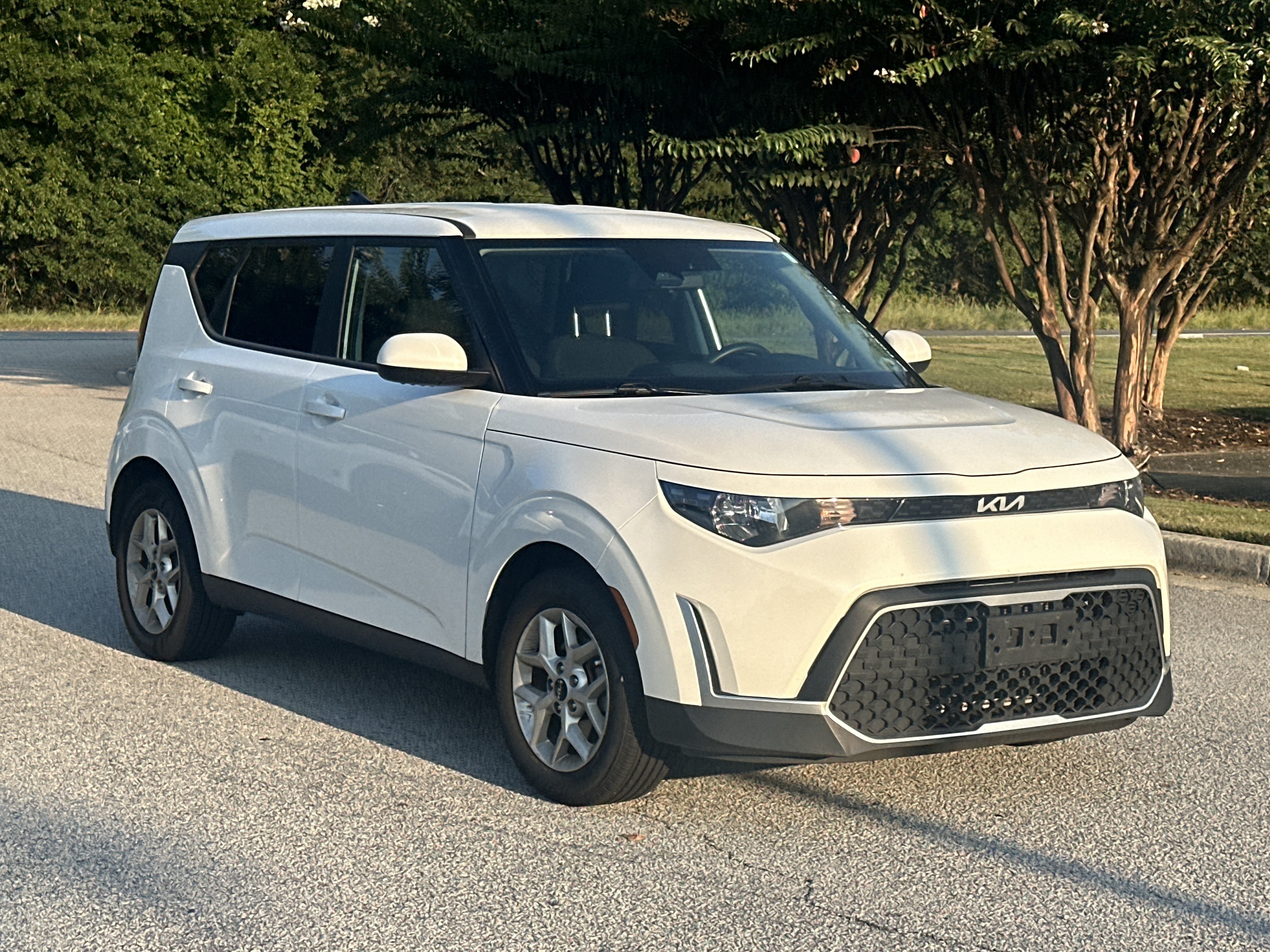 Used 2024 Kia Soul LX w/ Option Group 015 FWD image 3