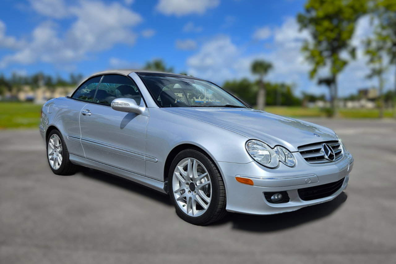 Used 2009 Mercedes-Benz CLK 350 Cabriolet w/ Appearance Pkg image 4