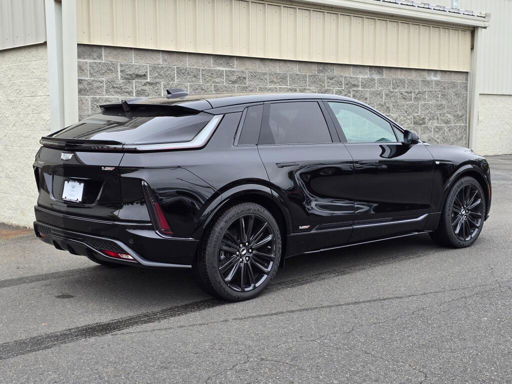 New 2026 Cadillac Lyriq V image 8