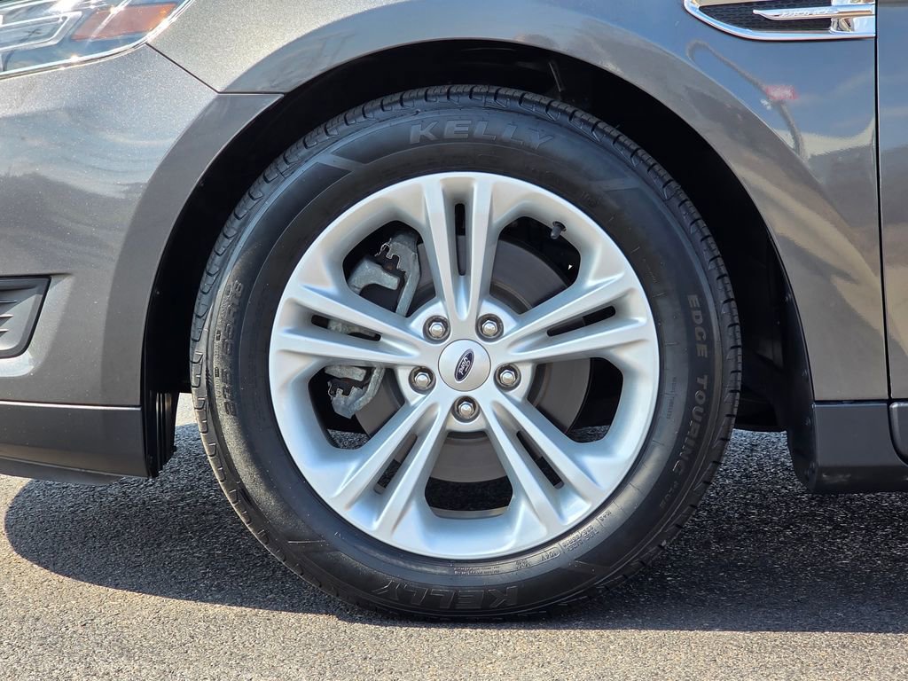 Used 2018 Ford Taurus SE image 9