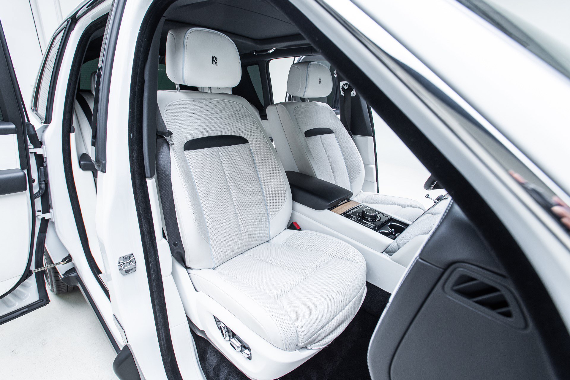 Used 2019 Rolls-Royce Cullinan AWD/4WD image 30