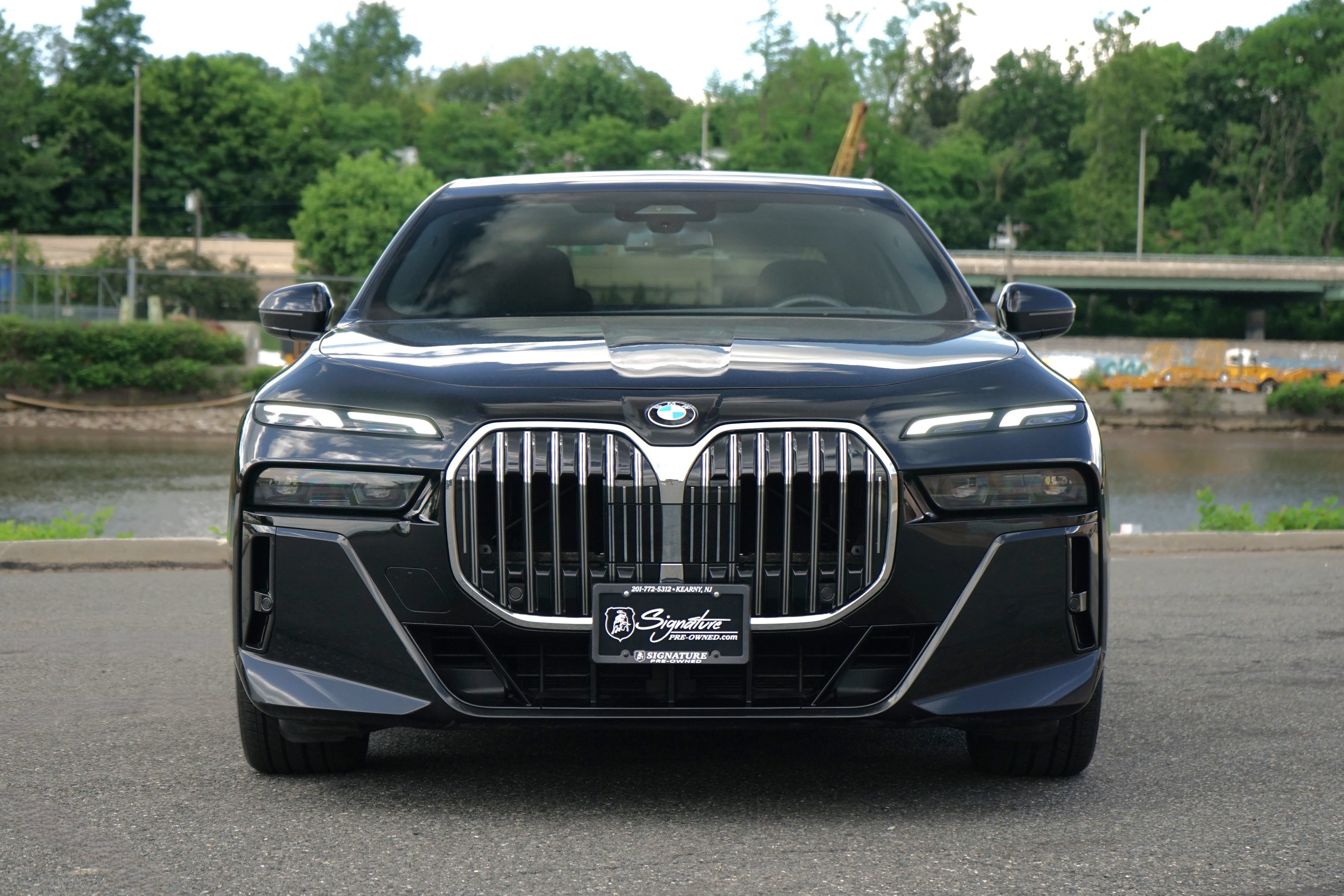 Used 2025 BMW 740i xDrive AWD/4WD image 7