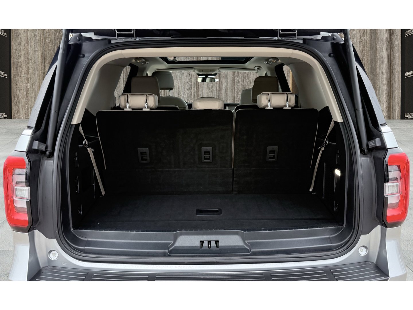 Used 2023 Ford Expedition Limited RWD image 8