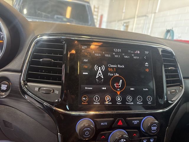 Used 2019 Jeep Grand Cherokee Altitude image 19