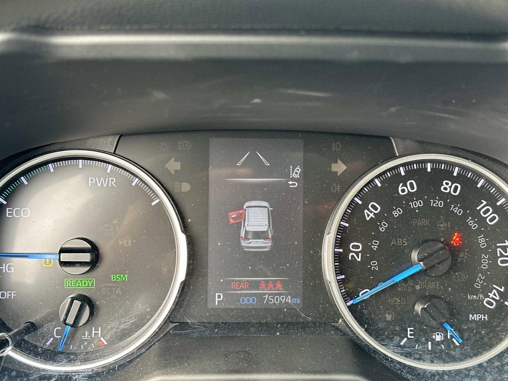 Used 2022 Toyota RAV4 XLE image 22