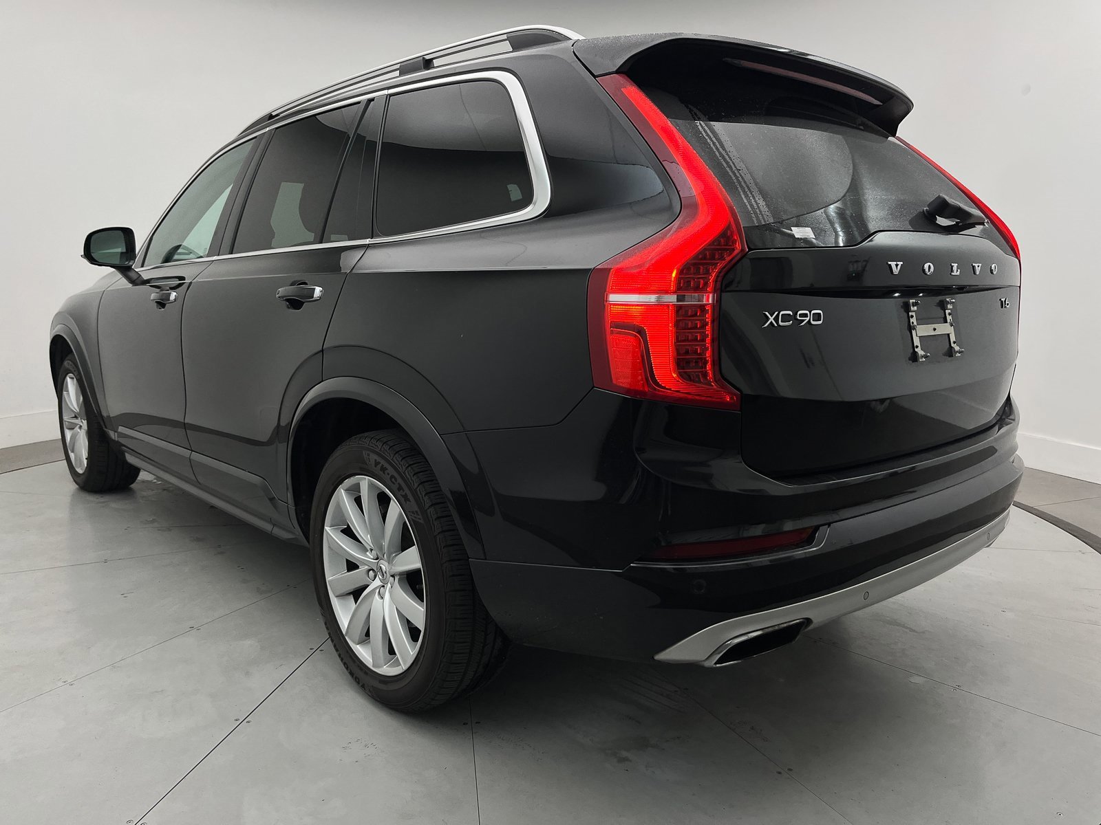 Used 2016 Volvo XC90 T6 Momentum w/ Vision Package image 9