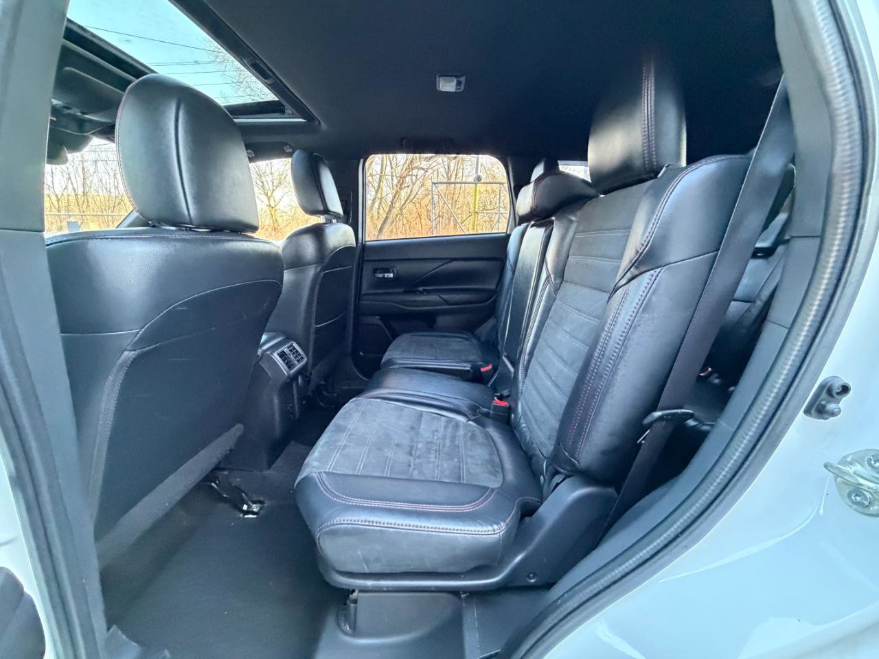 Used 2020 Mitsubishi Outlander LE FWD image 28