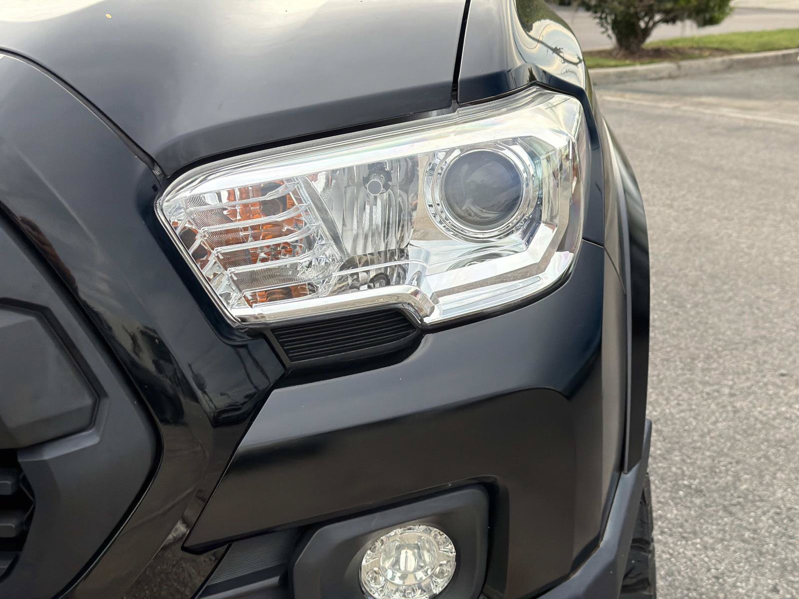Used 2022 Toyota Tacoma SR5 w/ Technology Package AWD/4WD image 9