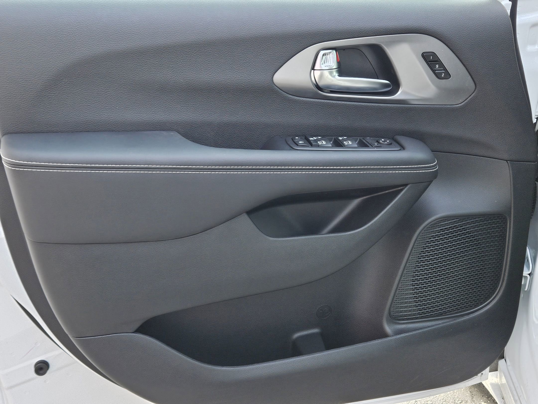 New 2026 Chrysler Pacifica Select image 15