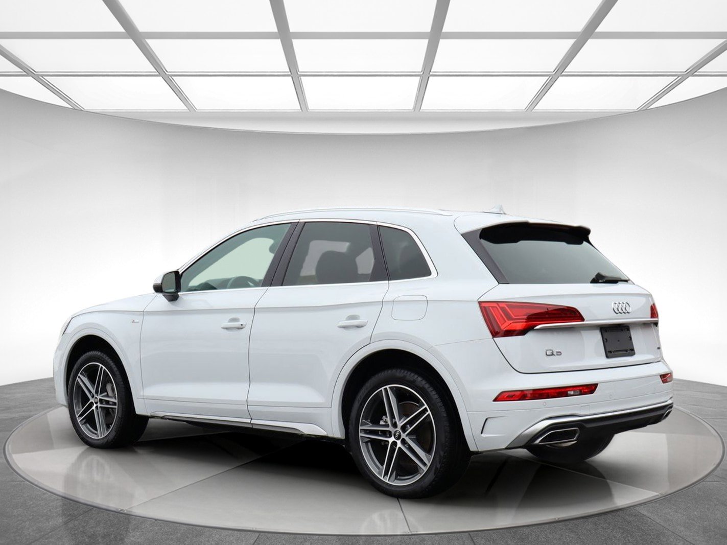 Used 2022 Audi Q5 e Premium w/ Convenience Package image 6