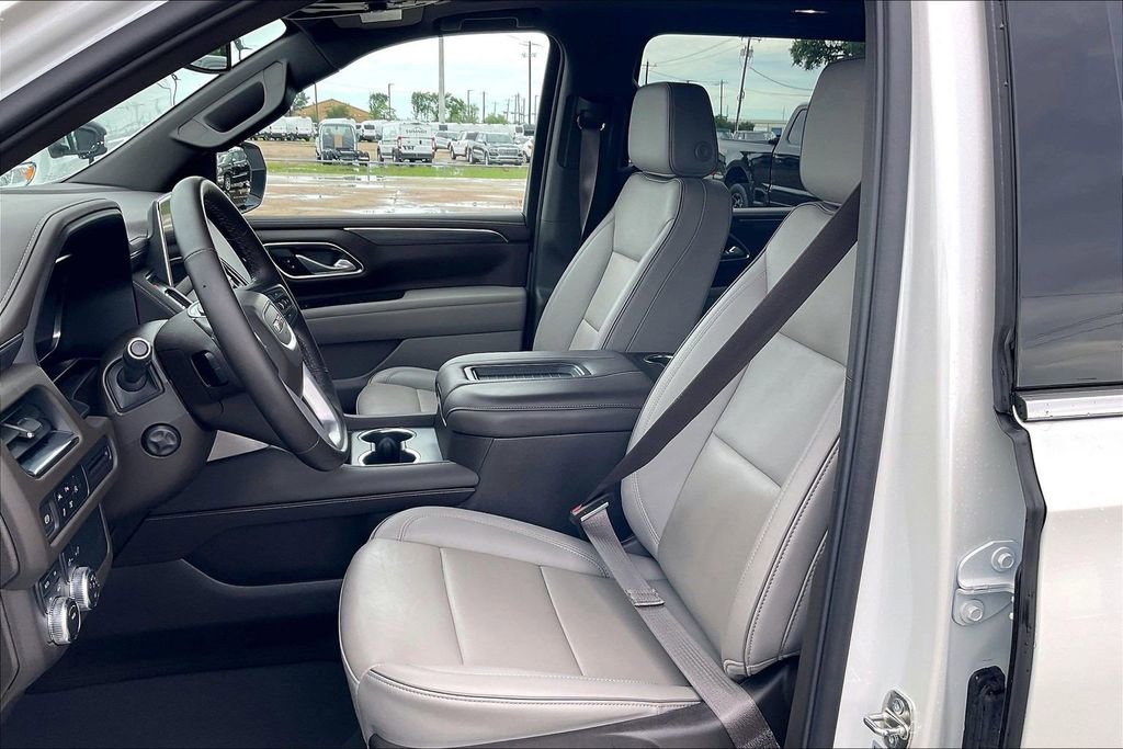 Used 2024 GMC Yukon XL SLT w/ SLT Luxury Package AWD/4WD image 18