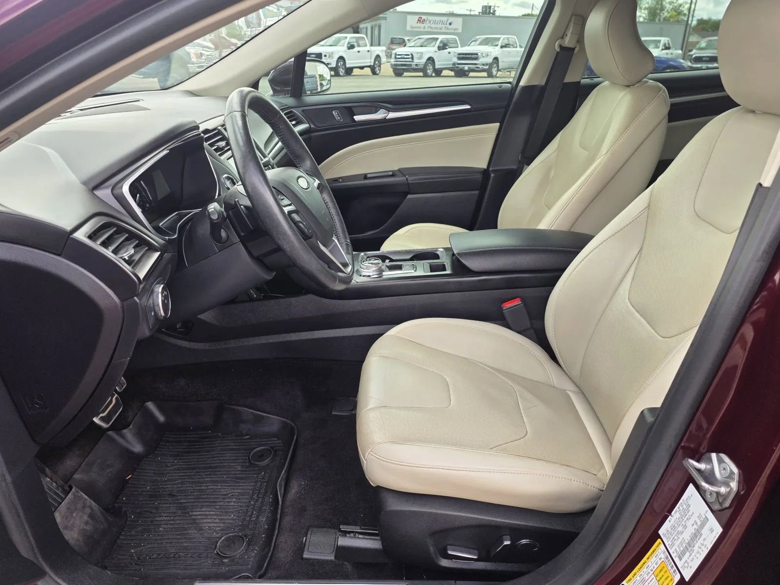 Used 2018 Ford Fusion Titanium FWD image 11