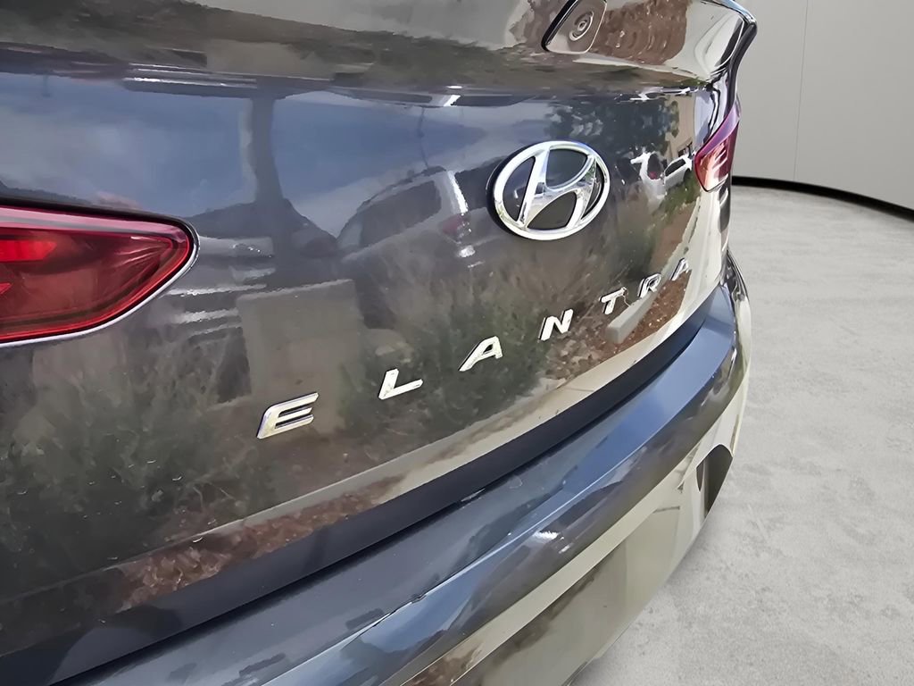 Used 2020 Hyundai Elantra Value Edition w/ Cargo Package (C1) FWD image 16