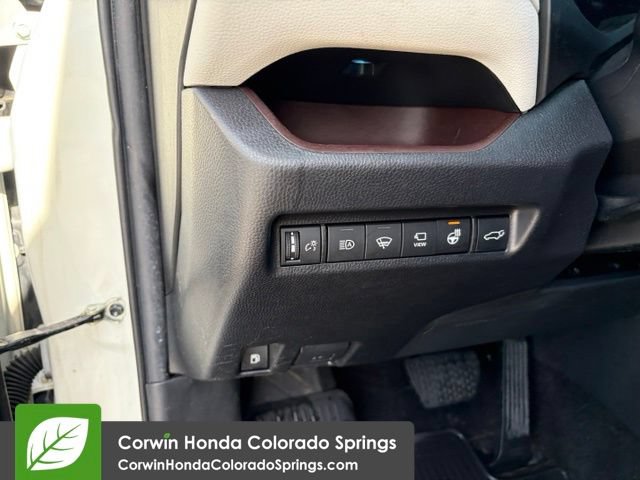 Used 2022 Toyota RAV4 Limited AWD/4WD image 28