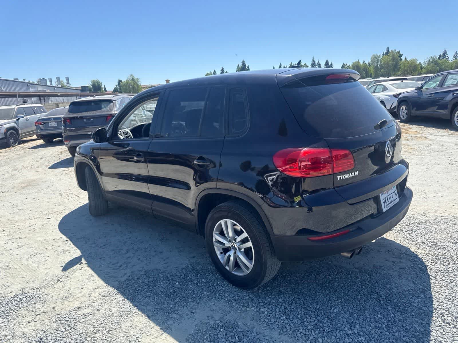 Used 2012 Volkswagen Tiguan S FWD image 7