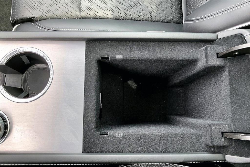 Certified 2026 Cadillac Vistiq Platinum w/ LPO, Floor Liner Package AWD/4WD image 16
