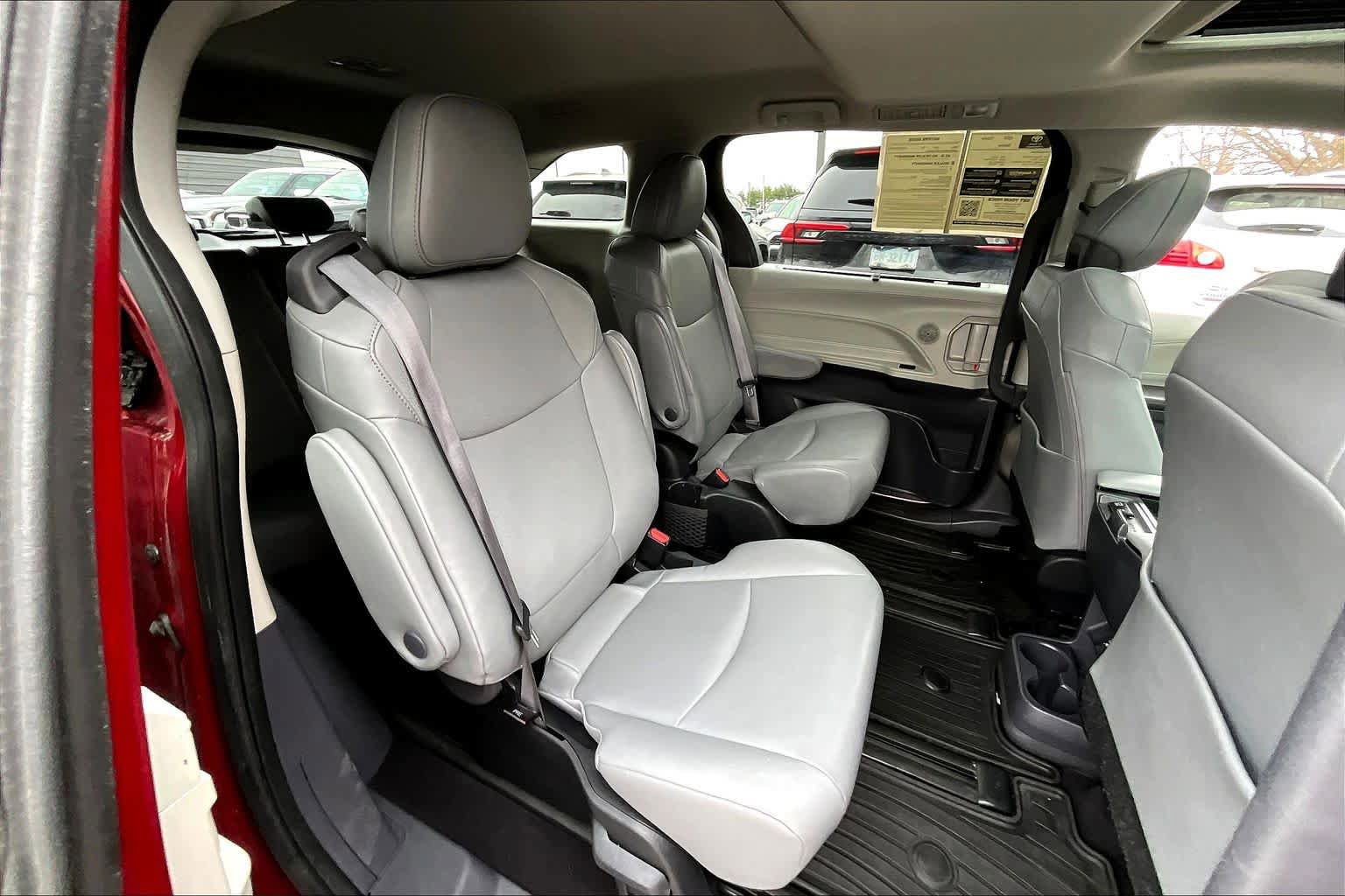 Certified 2024 Toyota Sienna XLE w/ XLE Plus Package image 19