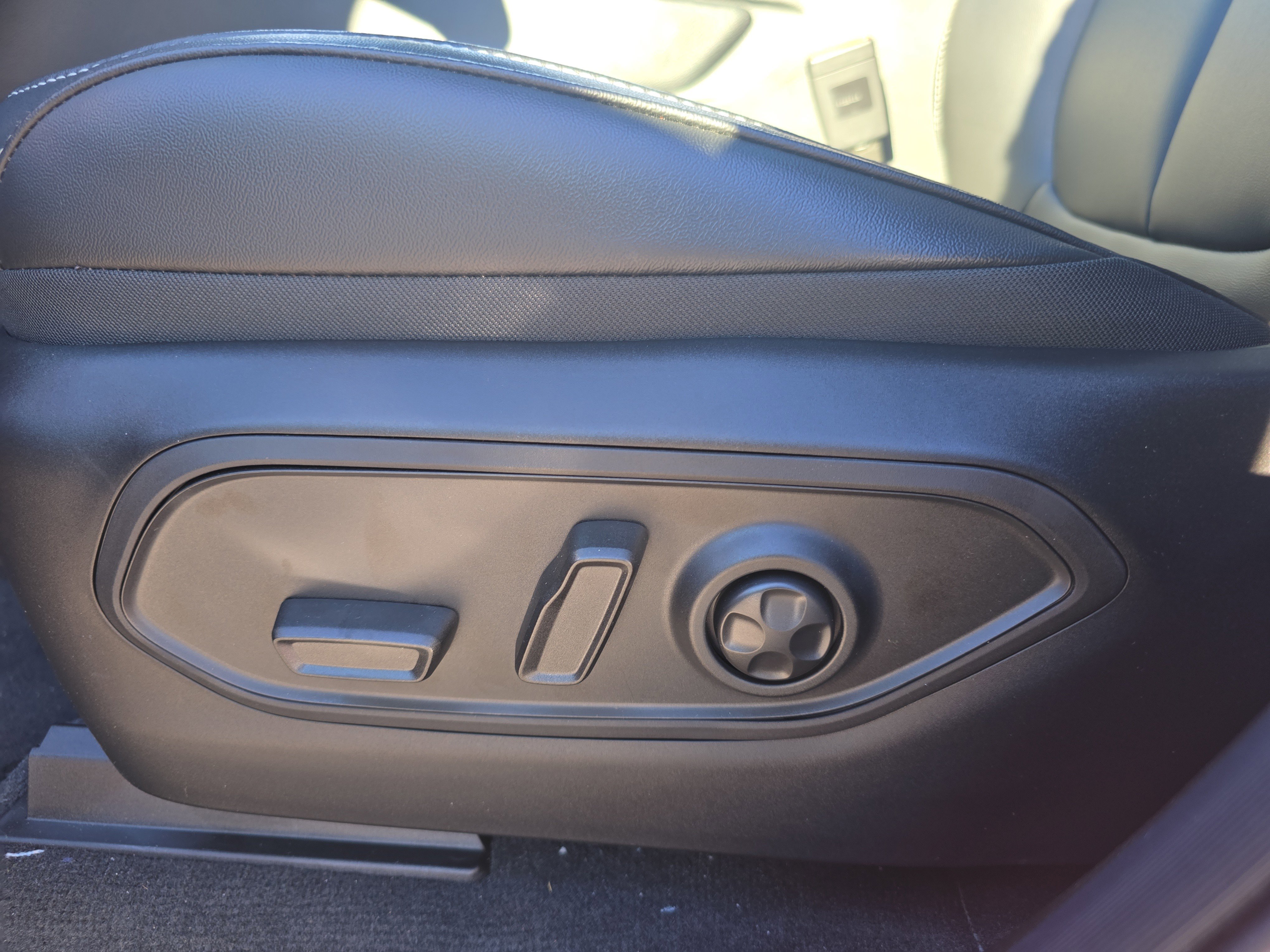 New 2025 Jeep Grand Cherokee Limited image 12