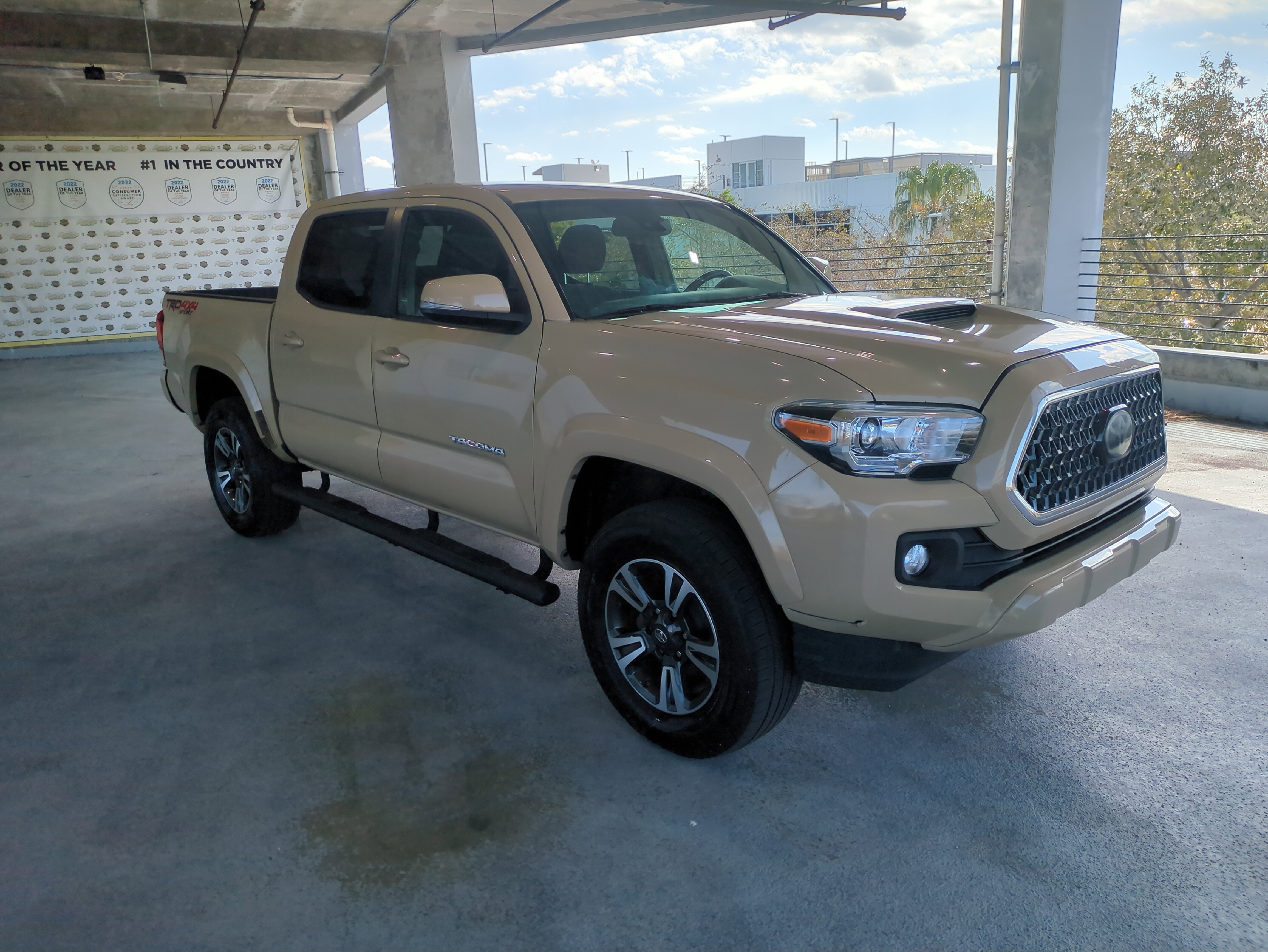Used 2018 Toyota Tacoma TRD Sport image 2
