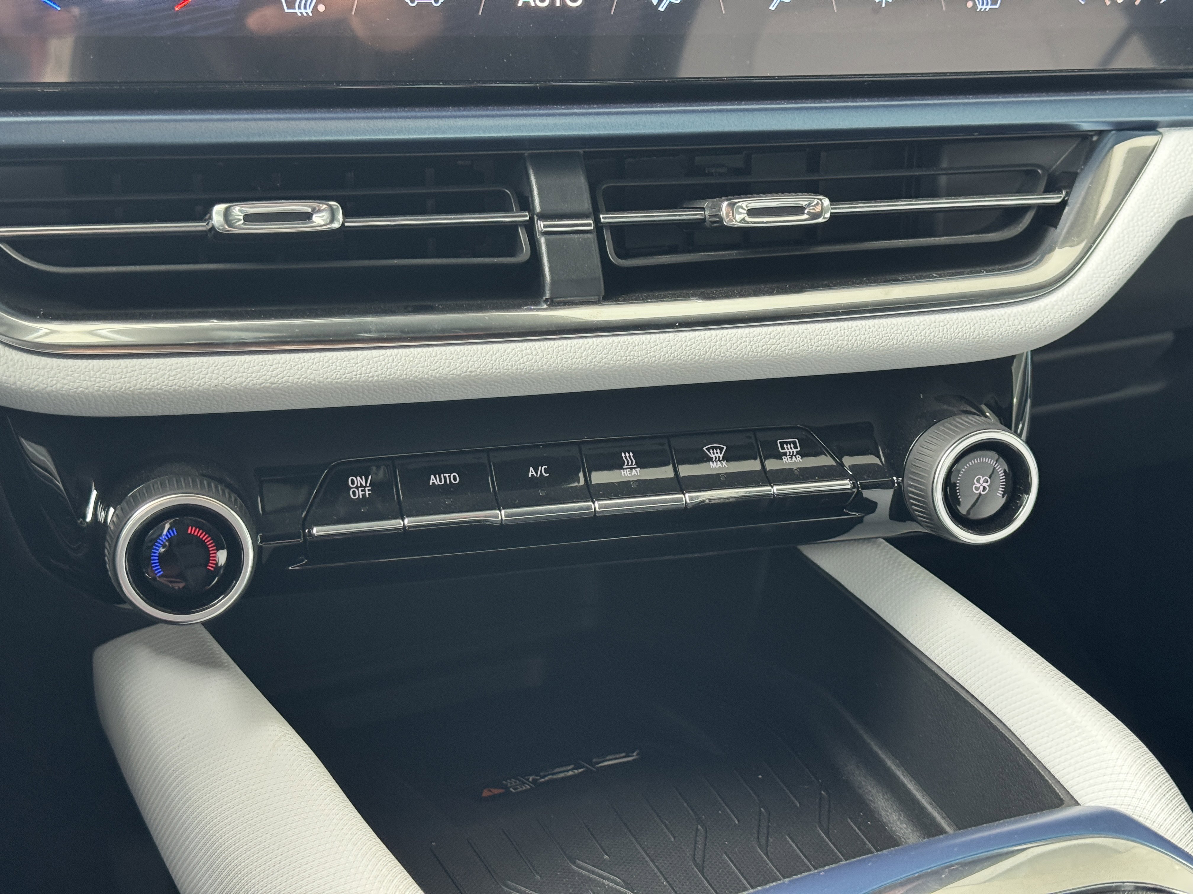 New 2026 Chevrolet Equinox EV LT image 24