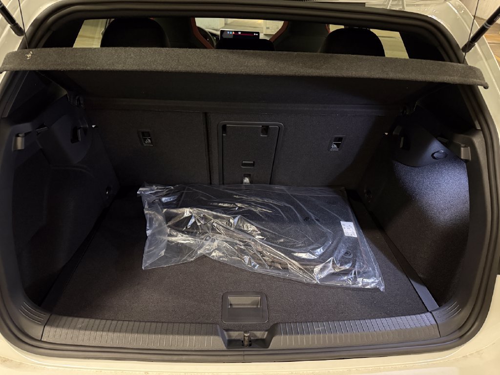 New 2026 Volkswagen GTI SE FWD image 27