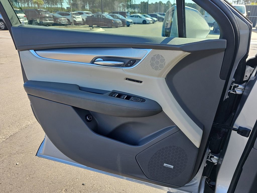 Used 2017 Cadillac XT5 Luxury w/ Driver Awareness Package image 31