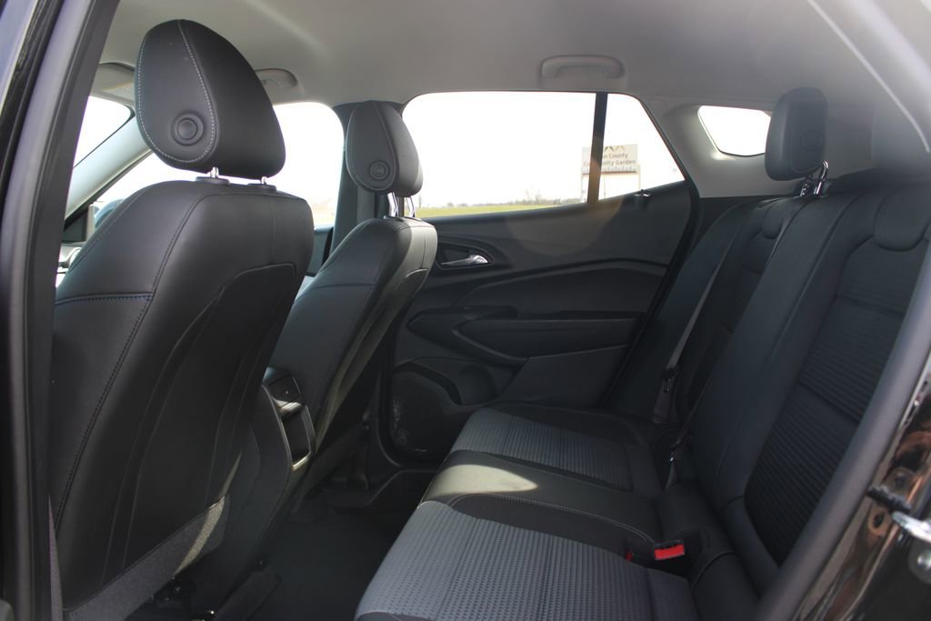 Used 2025 Chevrolet Trax LT image 21