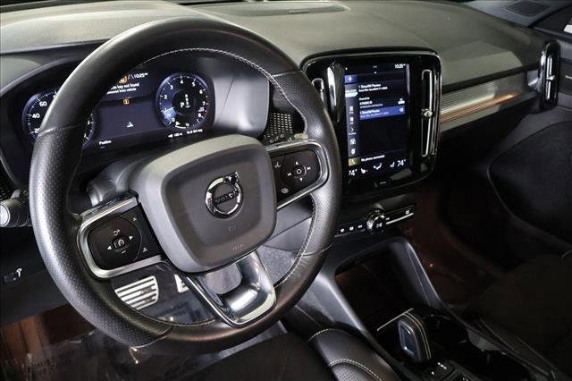 Used 2021 Volvo XC40 T5 R-Design image 13