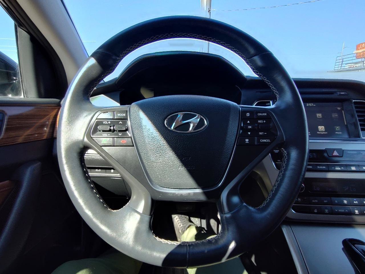 Used 2015 Hyundai Sonata Limited w/ Option Group 06 FWD image 19