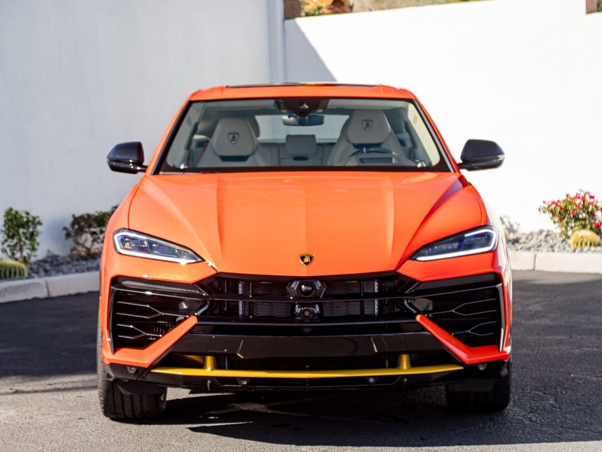 Used 2025 Lamborghini Urus SE image 3