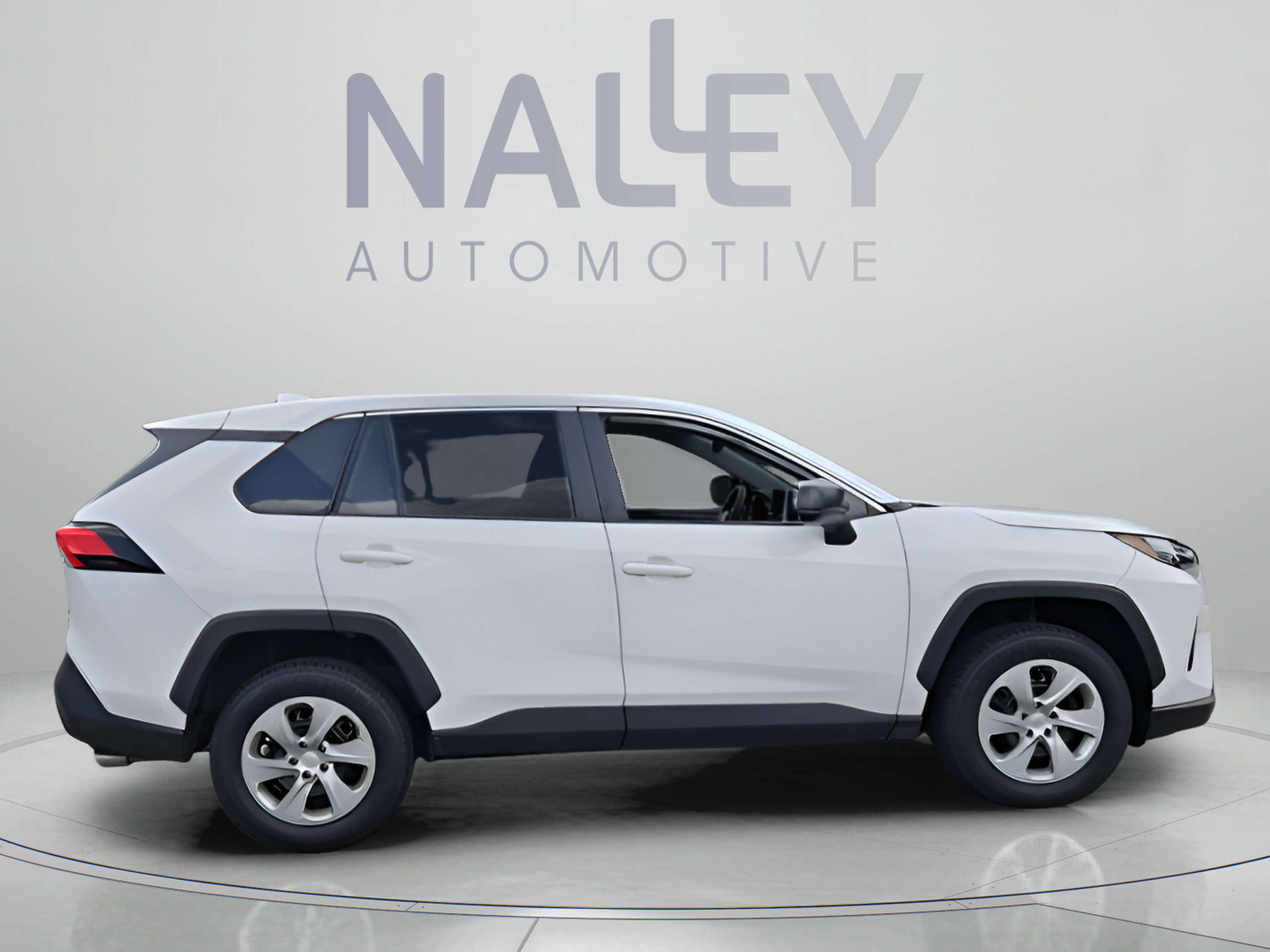 Used 2023 Toyota RAV4 LE AWD/4WD image 6
