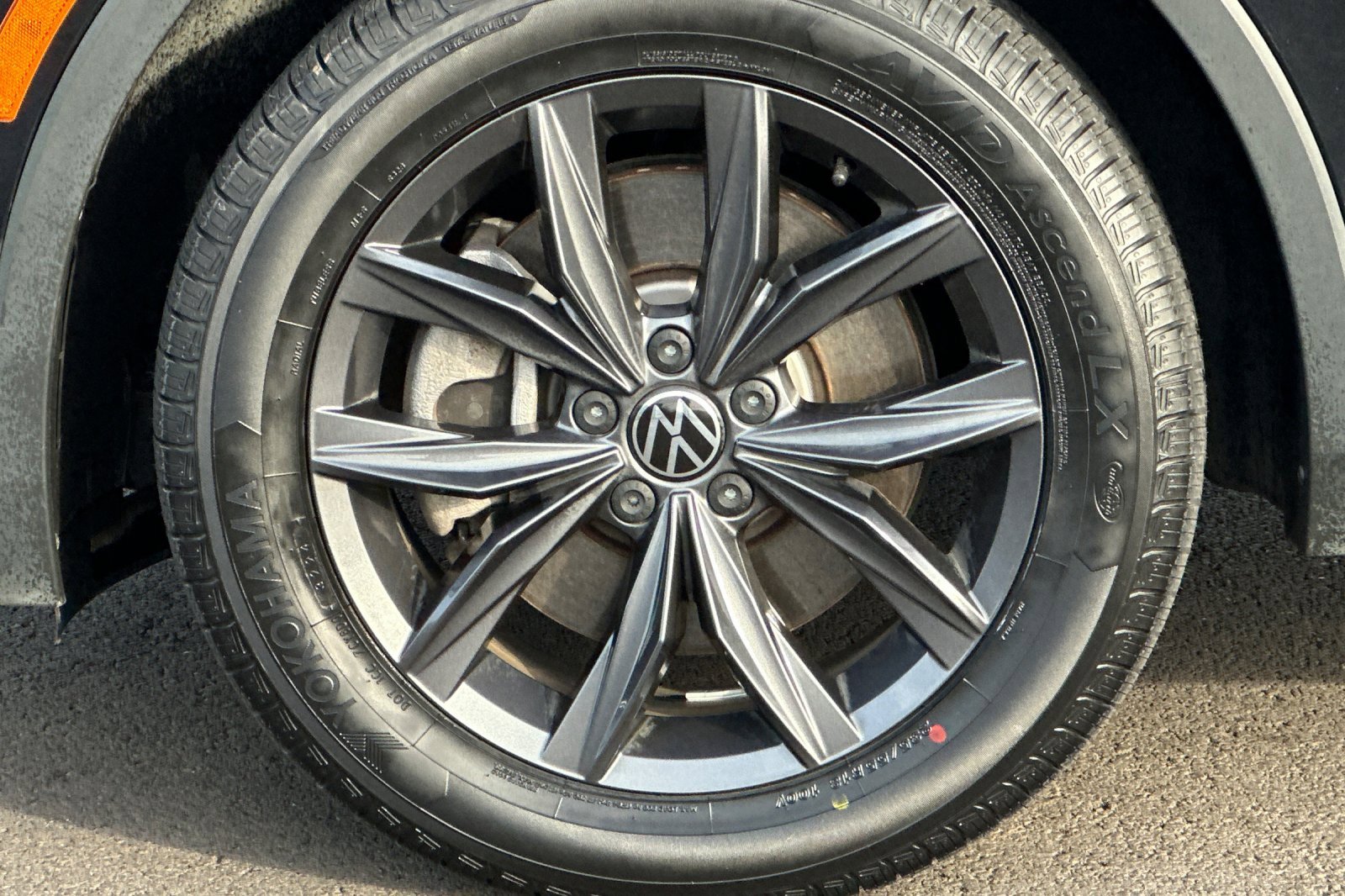 Used 2022 Volkswagen Tiguan SE image 32