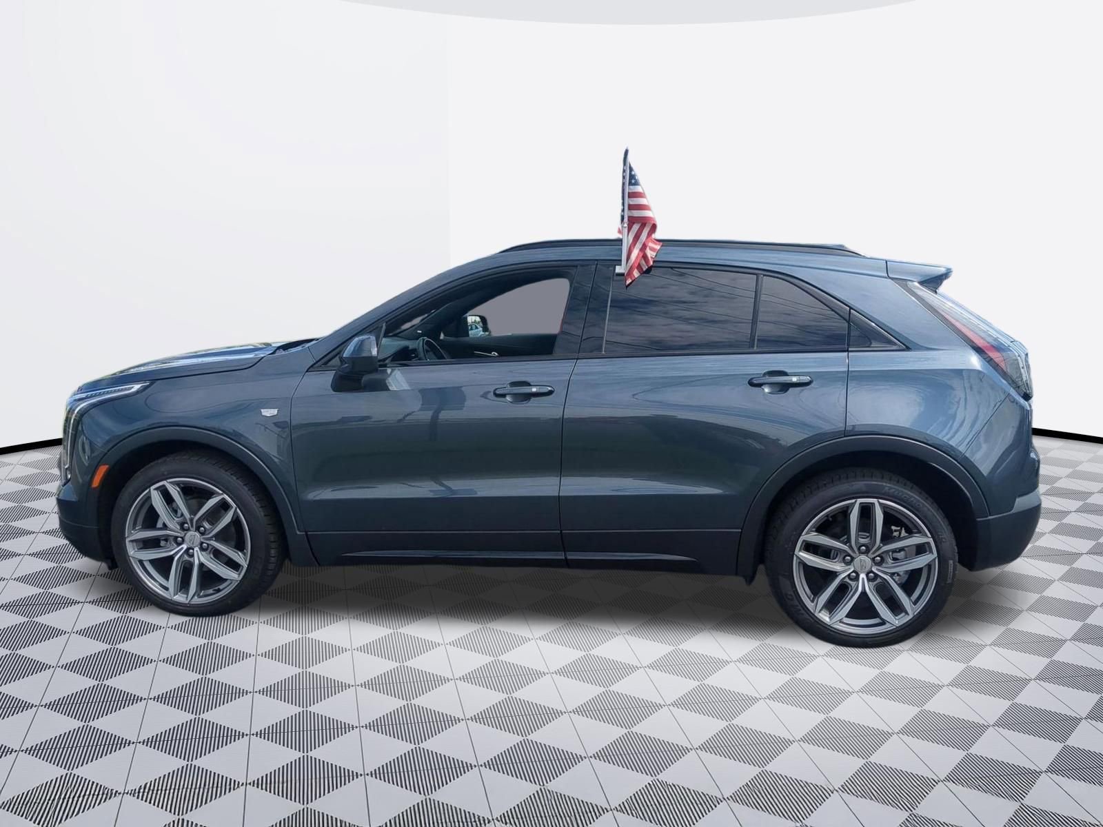 Certified 2020 Cadillac XT4 Sport w/ Cold Weather Package AWD/4WD image 4