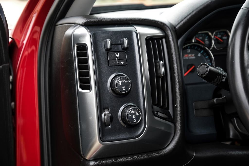 Used 2018 Chevrolet Silverado 1500 LT w/ All Star Edition AWD/4WD image 25