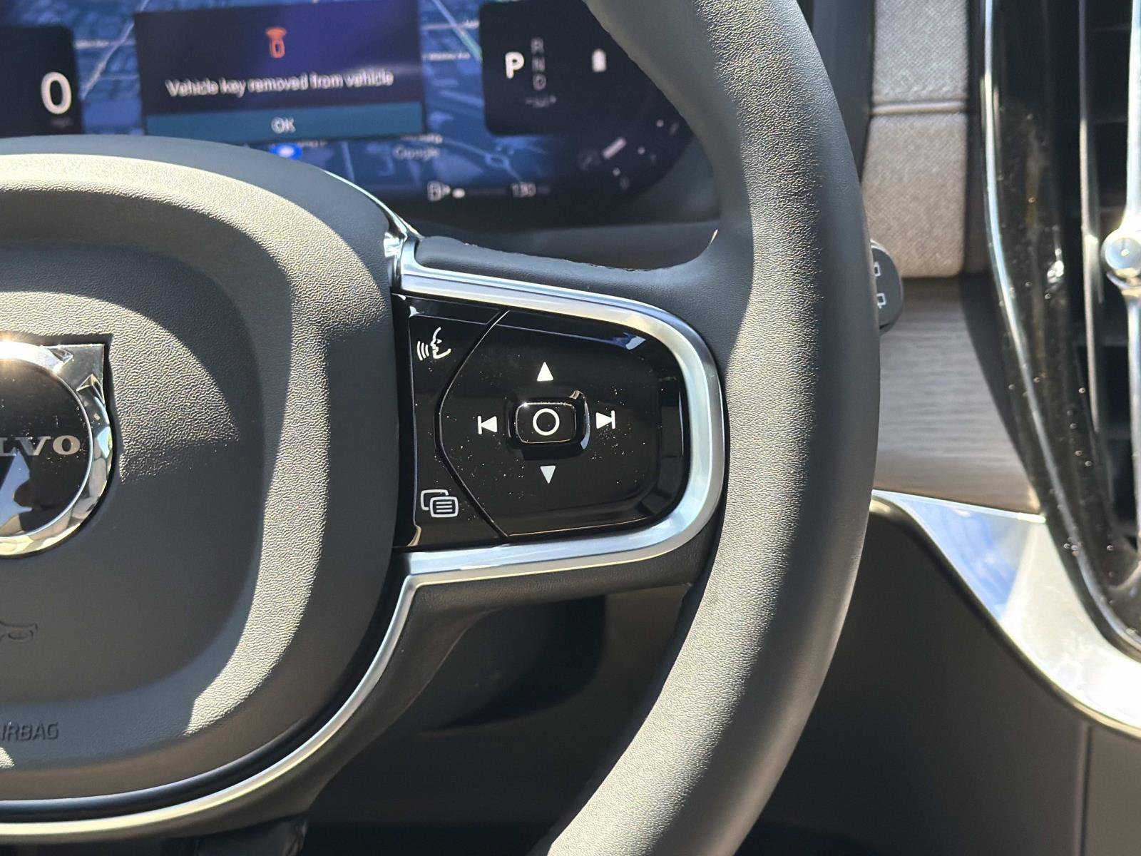 New 2027 Volvo XC90 B6 Bright AWD/4WD image 9
