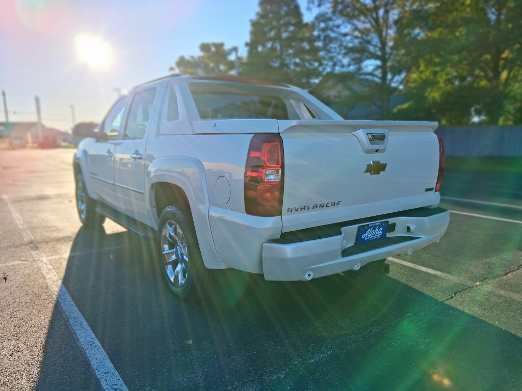 Used 2012 Chevrolet Avalanche LTZ AWD/4WD image 6