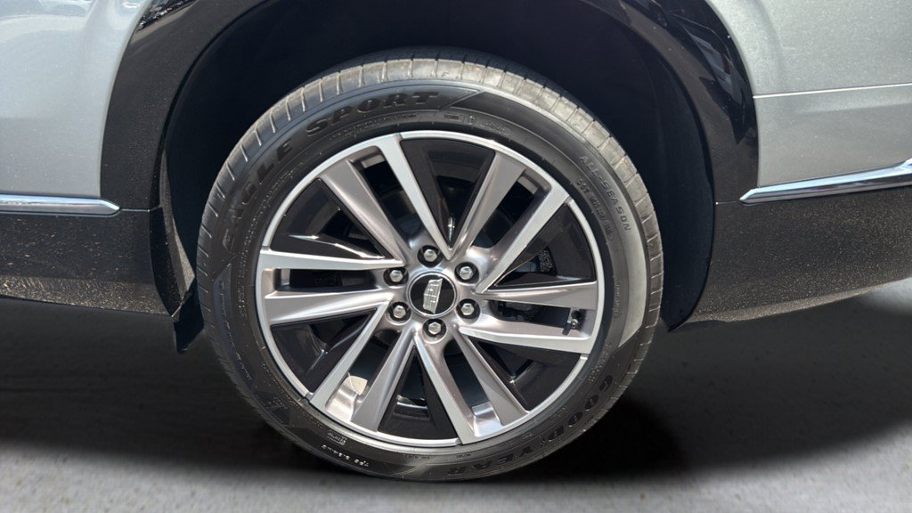 Certified 2026 Cadillac Vistiq Sport w/ LPO, Floor Liner Package AWD/4WD image 16