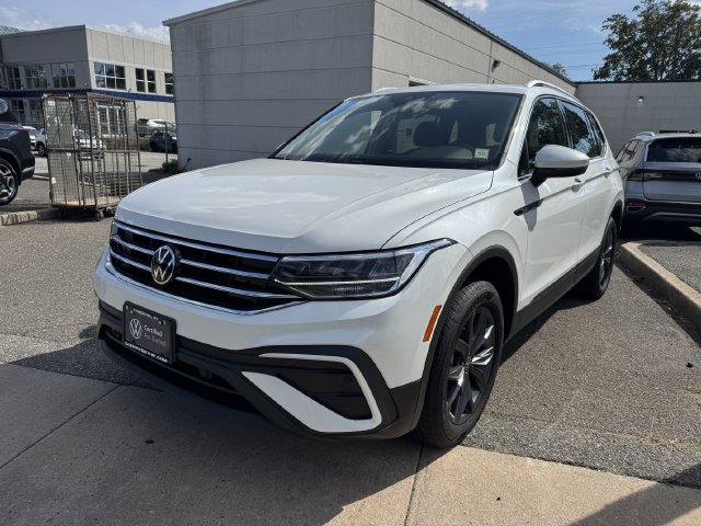 Used 2023 Volkswagen Tiguan SE w/ Panoramic Sunroof Package AWD/4WD image 8
