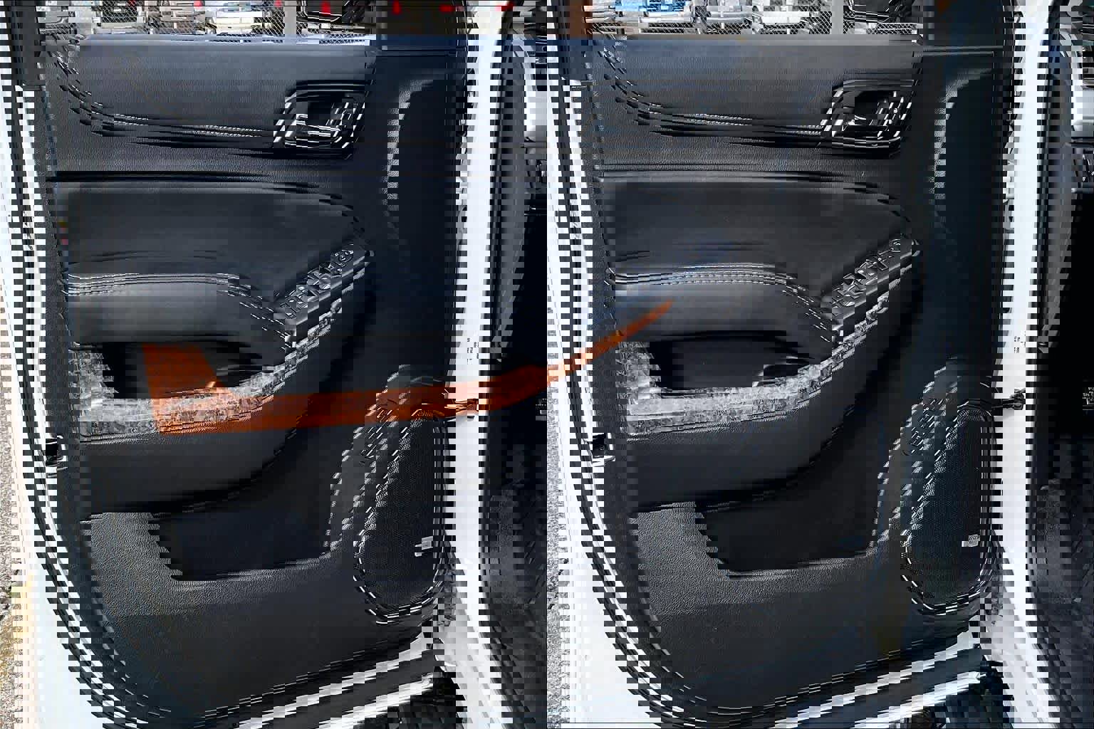 Used 2015 Chevrolet Tahoe LTZ AWD/4WD image 22