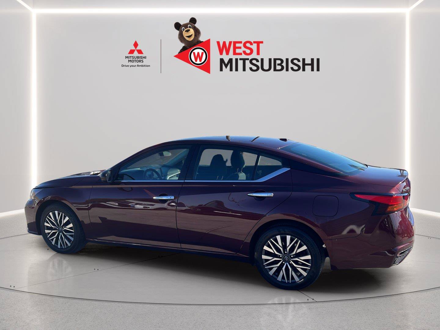 Used 2025 Nissan Altima 2.5 SV FWD image 3