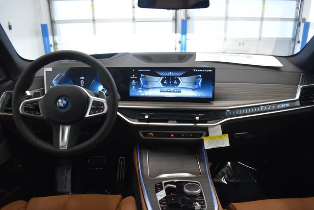 New 2026 BMW X5 xDrive50e w/ M Sport Package AWD/4WD image 5