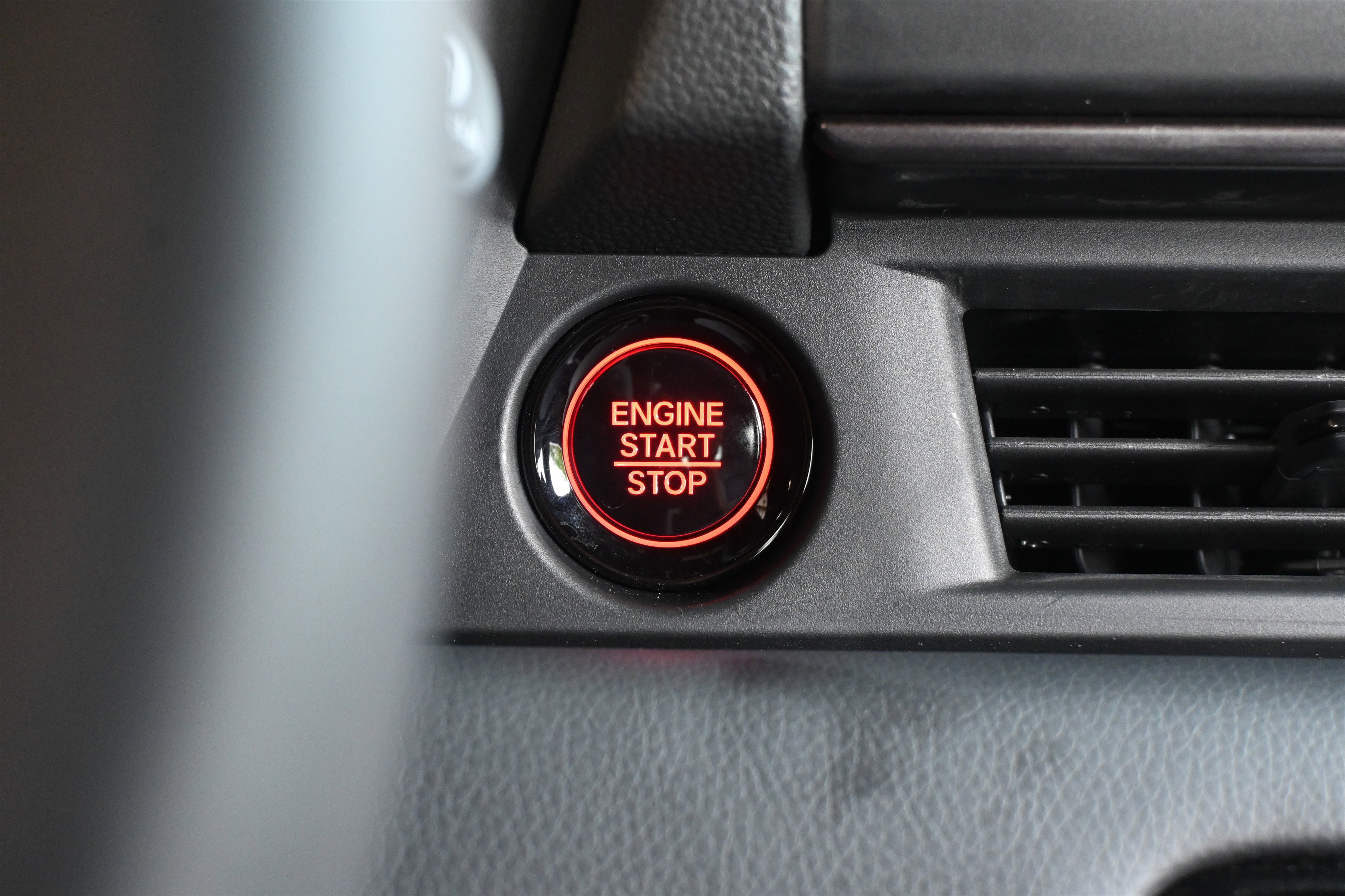 Used 2025 Honda Pilot TrailSport image 32