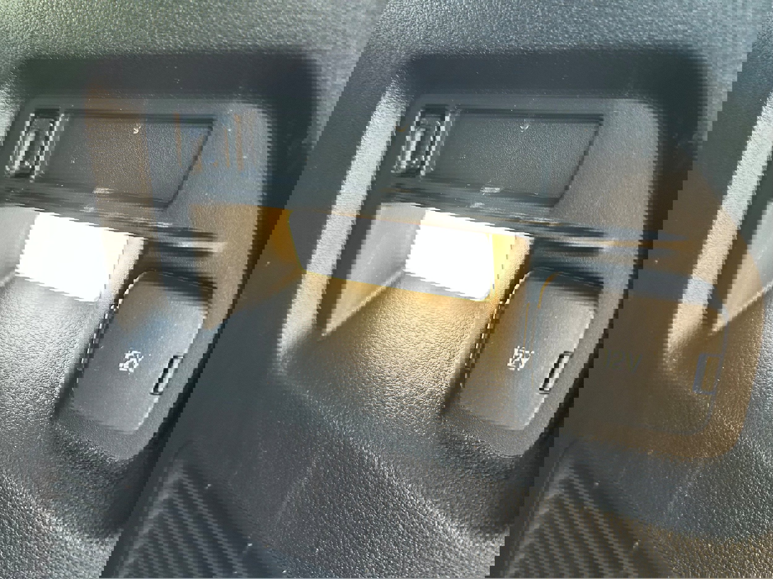 Used 2020 Ford Explorer XLT image 6