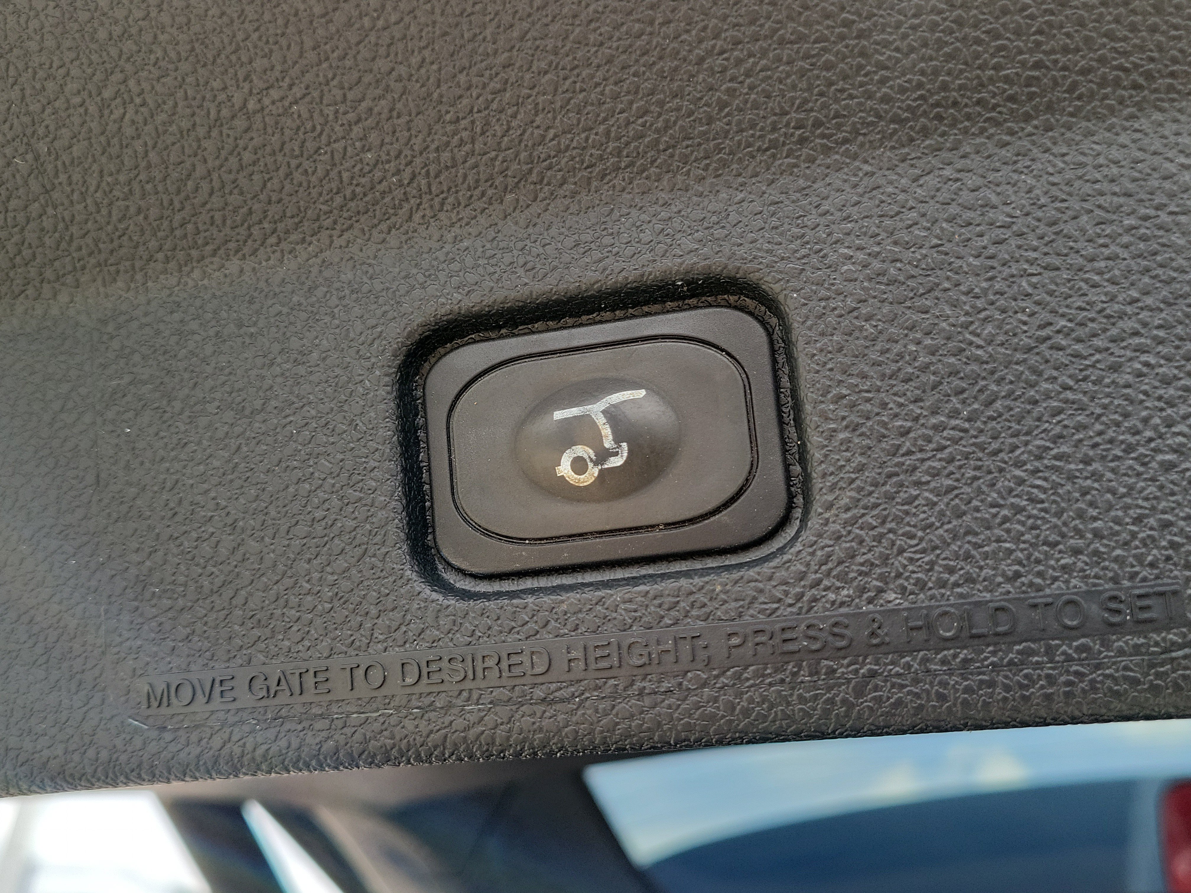Used 2018 Ford Explorer XLT w/ Equipment Group 202A AWD/4WD image 9