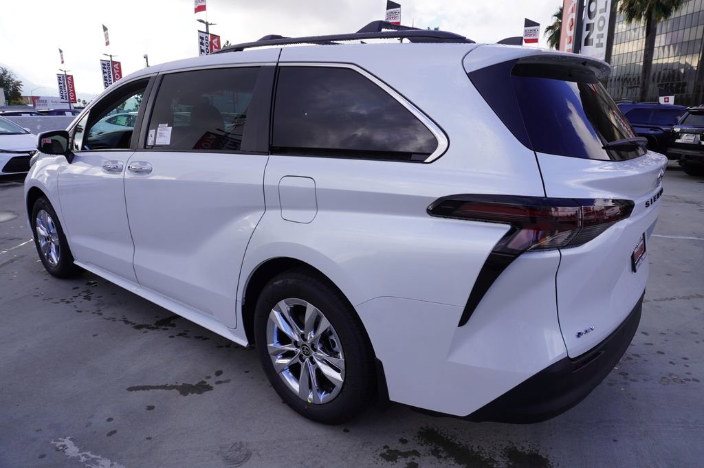 New 2026 Toyota Sienna XLE image 6