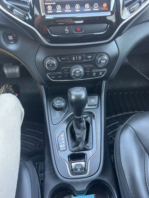 Used 2020 Jeep Cherokee Limited AWD/4WD image 34