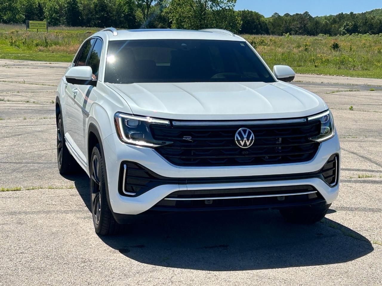 Used 2024 Volkswagen Atlas Cross Sport SEL Premium R-Line AWD/4WD image 2