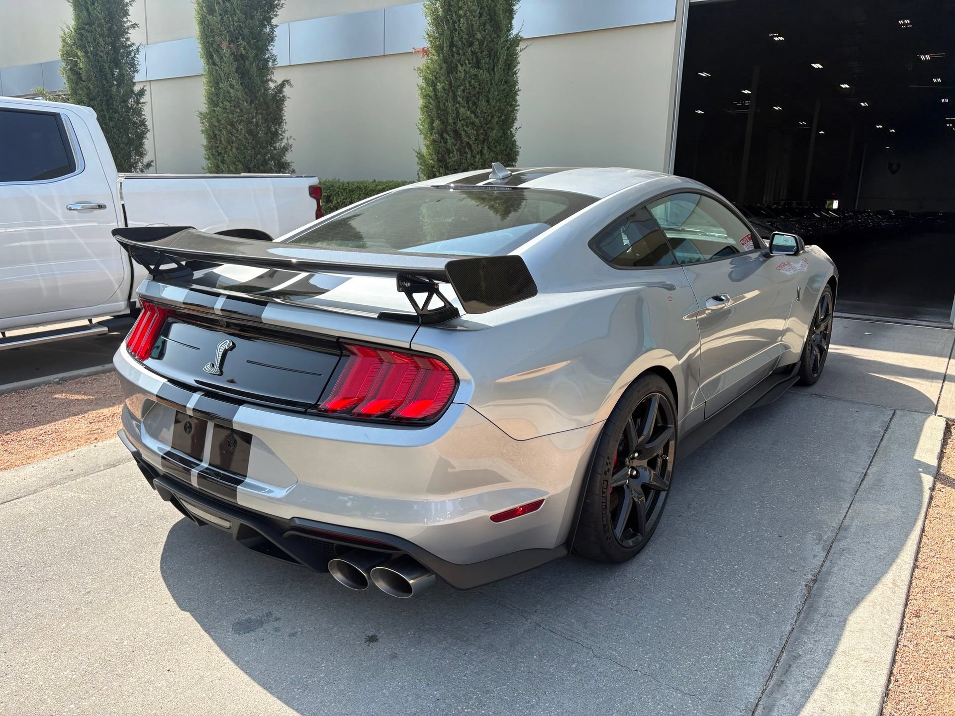 Used 2022 Ford Mustang Shelby GT500 w/ Carbon Fiber Track Pack RWD image 2