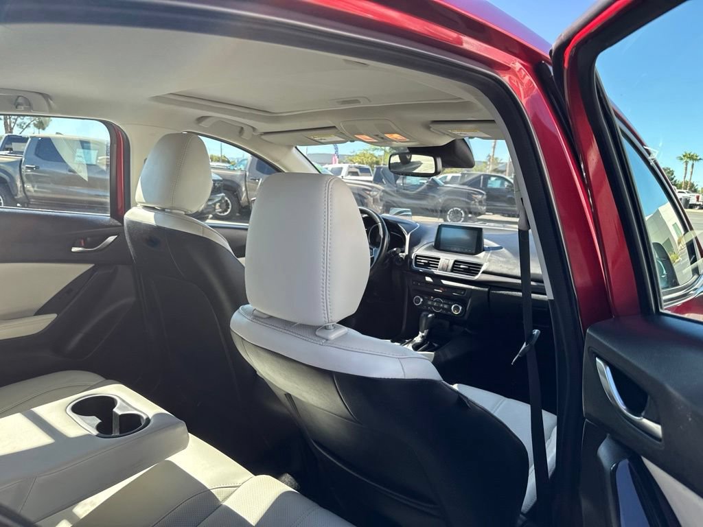 Used 2018 MAZDA MAZDA3 Grand Touring w/ Premium Equipment Package FWD image 24